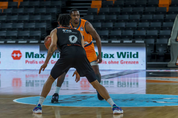 情况下举办 情况下举办