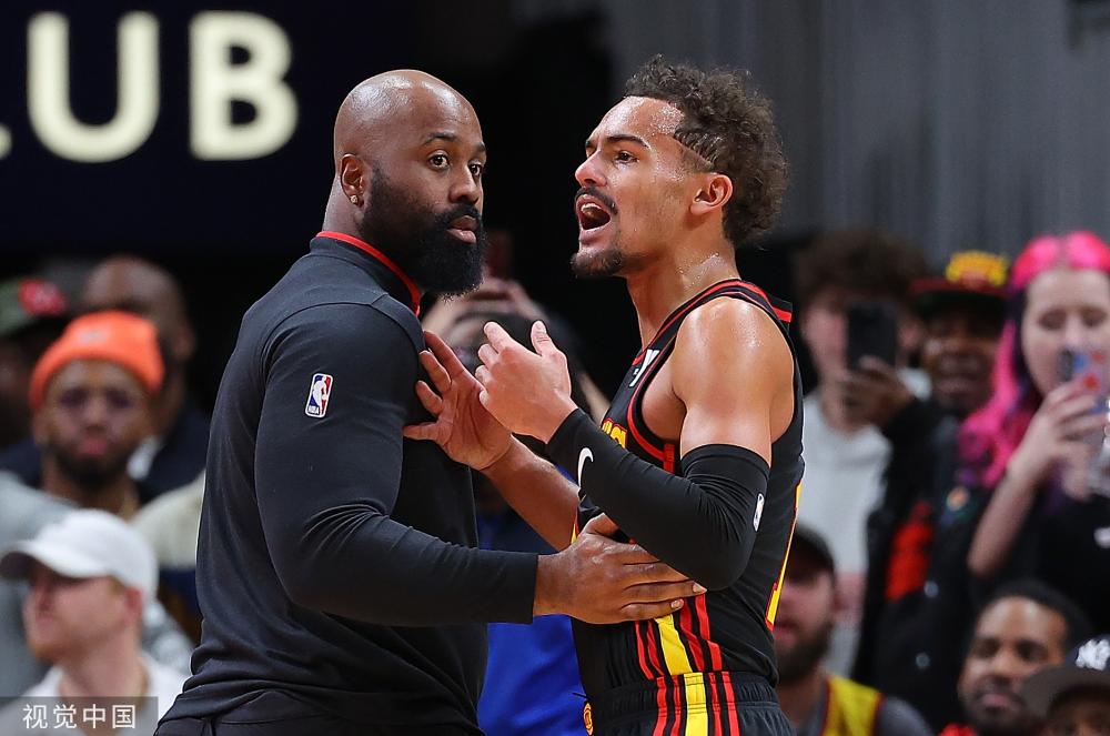 这位屹立在 这位屹立在